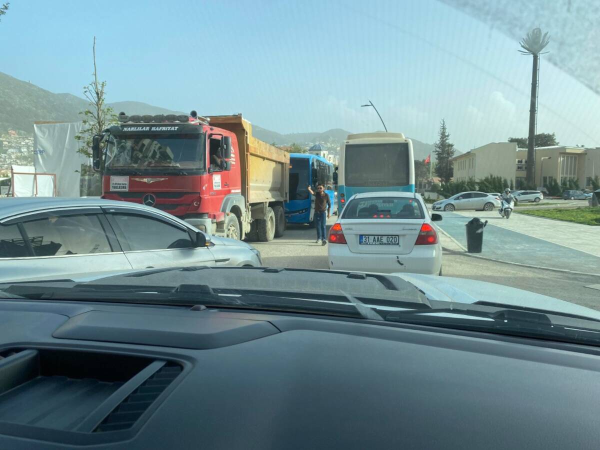 Antakya’nın en önemli arterlerinden Atatürk Caddesi, proje aşamasından bu yana