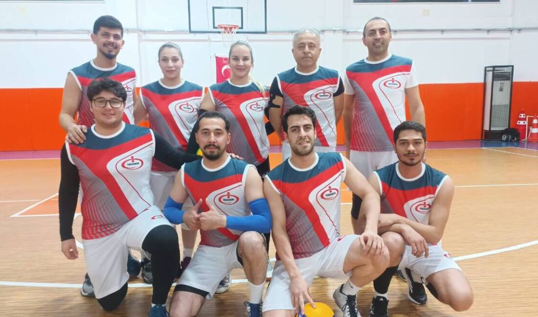 İskenderun Belediyesi organizasyonunda, kentteki kurum çalışanları arasında voleybol turnuvası başlatıldı.