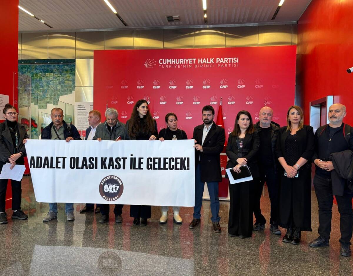 Adalet Peşinde Koşan Aileler Platformu üyeleri, uzun süredir devam eden