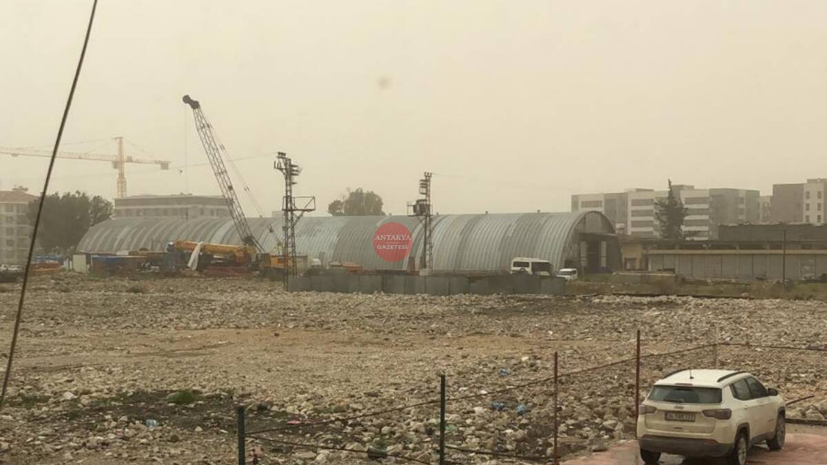 Kuzey Afrika’dan yükselen çöl tozları Türkiye’yi etkisi altına alırken, en