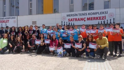 Hatay’ın Defne ilçesi, okul sporları kapsamında düzenlenen satranç turnuvalarında elde