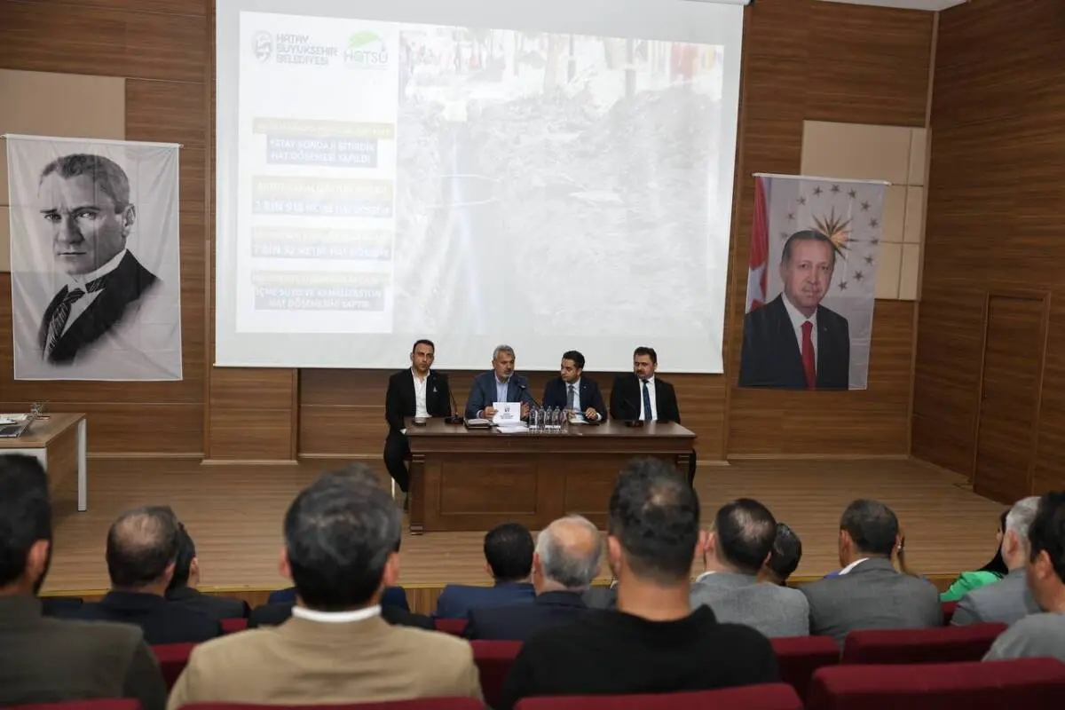 Hatay Büyükşehir Belediye Başkanı Mehmet Öntürk, il genelinde sürdürdüğü istişare