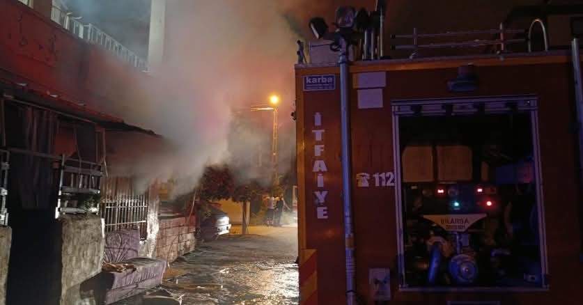 Hatay’ın Dörtyol ilçesinde biri tel fabrikasında, diğeri ise bir apartman