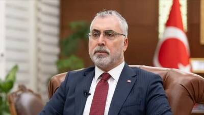 Çalışma ve Sosyal Güvenlik Bakanı Vedat Işıkhan, engelli bireyler ile