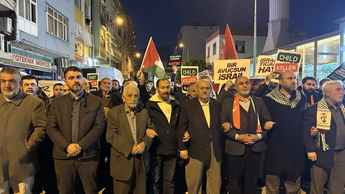Hatay’ın İskenderun ilçesinde, İsrail’in Filistin’e yönelik saldırılarına tepki göstermek ve