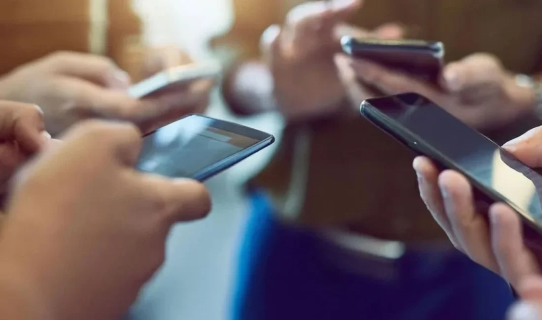 Yurt dışından getirilen cep telefonlarının usulsüz kullanımına karşı denetimler sıkılaştırıldı.