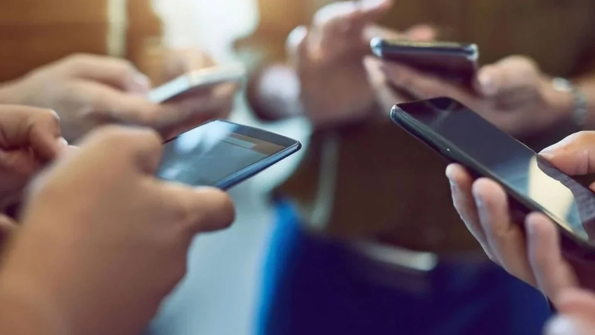 Yurt dışından getirilen cep telefonlarının usulsüz kullanımına karşı denetimler sıkılaştırıldı.