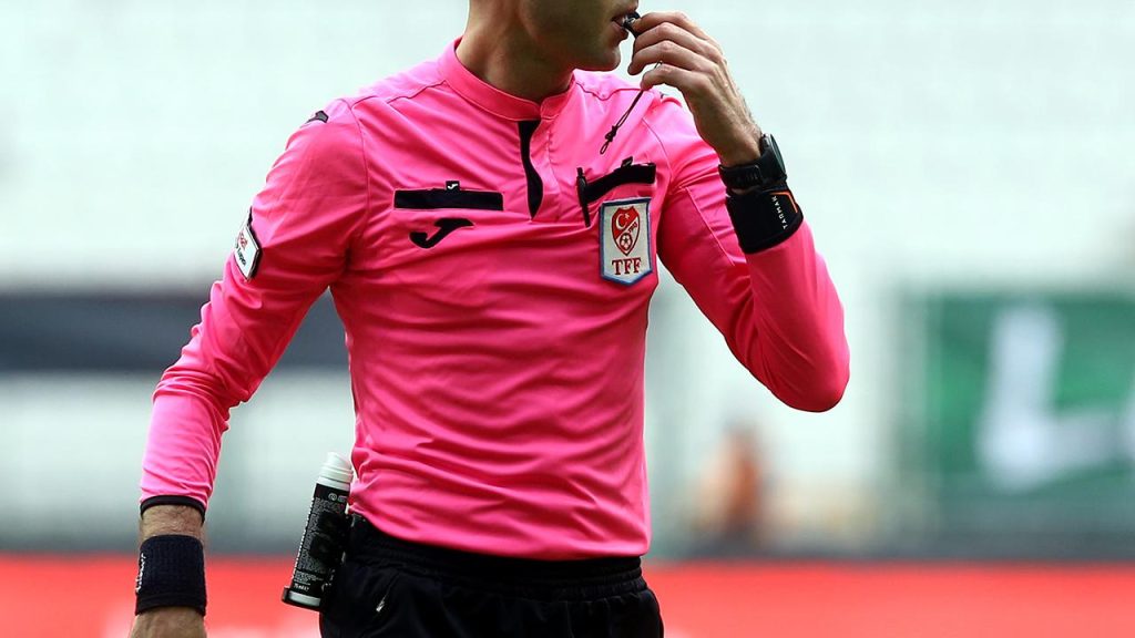 Dünya Kupası’nda görev alacak hakemler açıklandı. 42 ülkeden hakem davet