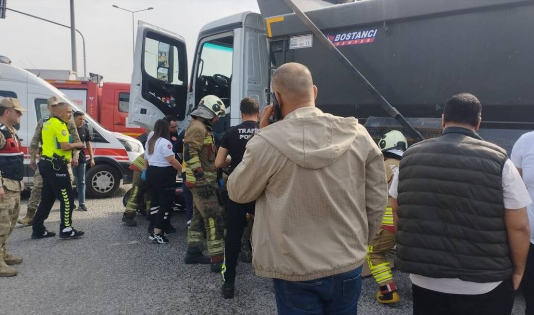 Hatay’ın İskenderun ilçesinde kamyon ile motosikletin çarpıştığı trafik kazasında bir