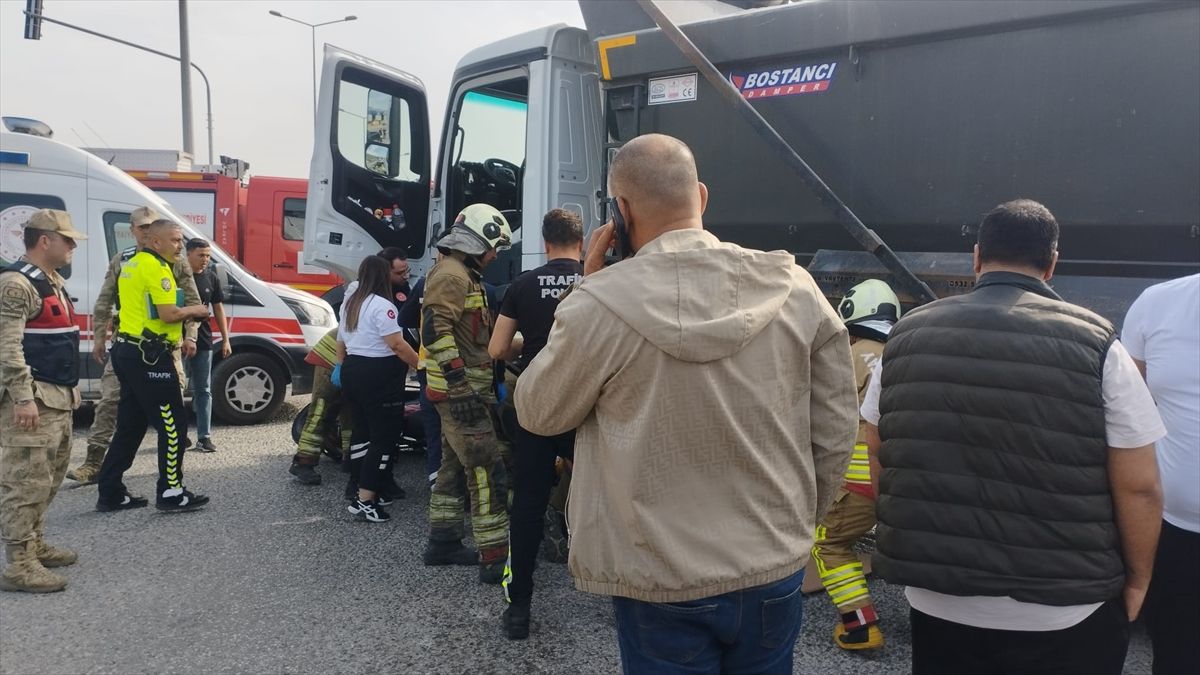 Hatay’ın İskenderun ilçesinde kamyon ile motosikletin çarpıştığı trafik kazasında bir