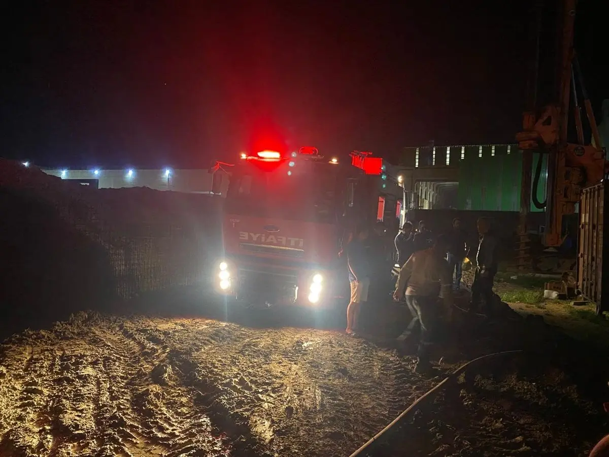 Hatay’ın Erzin ilçesinde işçilerin kaldığı konteynerde çıkan yangın faciaya dönüştü.
