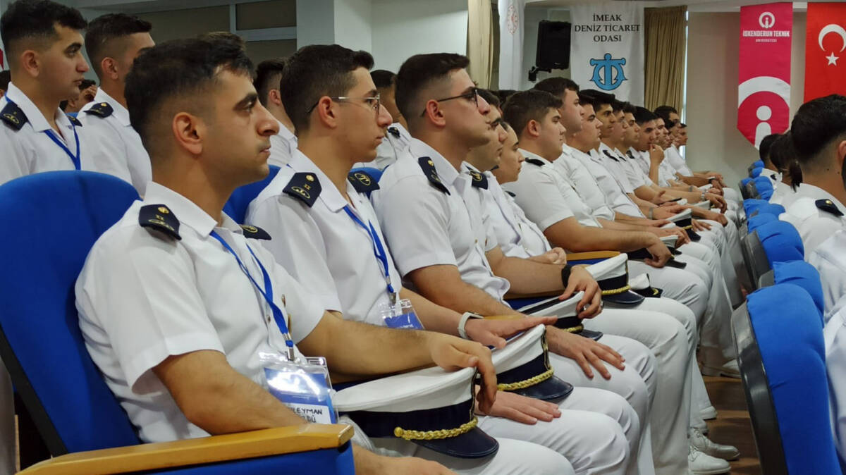 İskenderun Teknik Üniversitesi’nde (İSTE) düzenlenen “Deniz Örf ve Adetleri Zirvesi”nde