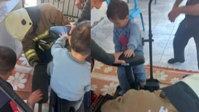 Hatay’ın Erzin ilçesinde oyun oynadığı sırada eliptik bisikletin pedalına ayağı