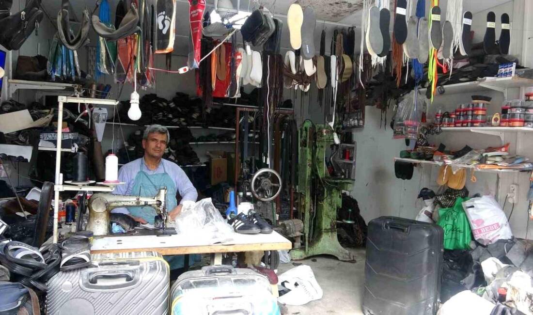Hatay’ın Antakya ilçesinde yaşayan 54 yaşındaki ayakkabı ustası Ahmet Kavi,