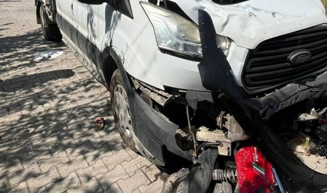 Hatay’ın Dörtyol ilçesinde meydana gelen trafik kazasında kamyonet ile motosikletin