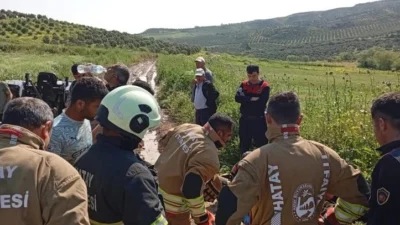 Hatay’ın Antakya ilçesine bağlı Akcurun Mahallesi’nde meydana gelen traktör kazasında