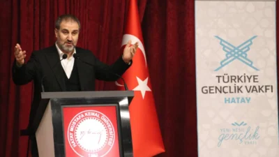 Hatay’da düzenlenen “İhtisas Akademi” programında gençlik ve gelecek vizyonu üzerine