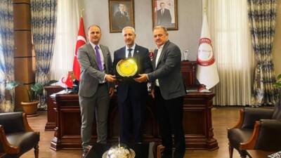 Hatay’da eğitim yatırımları gündemdeki yerini korurken, Eğitim Bir Sen heyeti