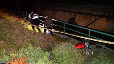 Hatay’ın Payas ilçesinde meydana gelen trafik kazasında, kontrolden çıkan motosikletin