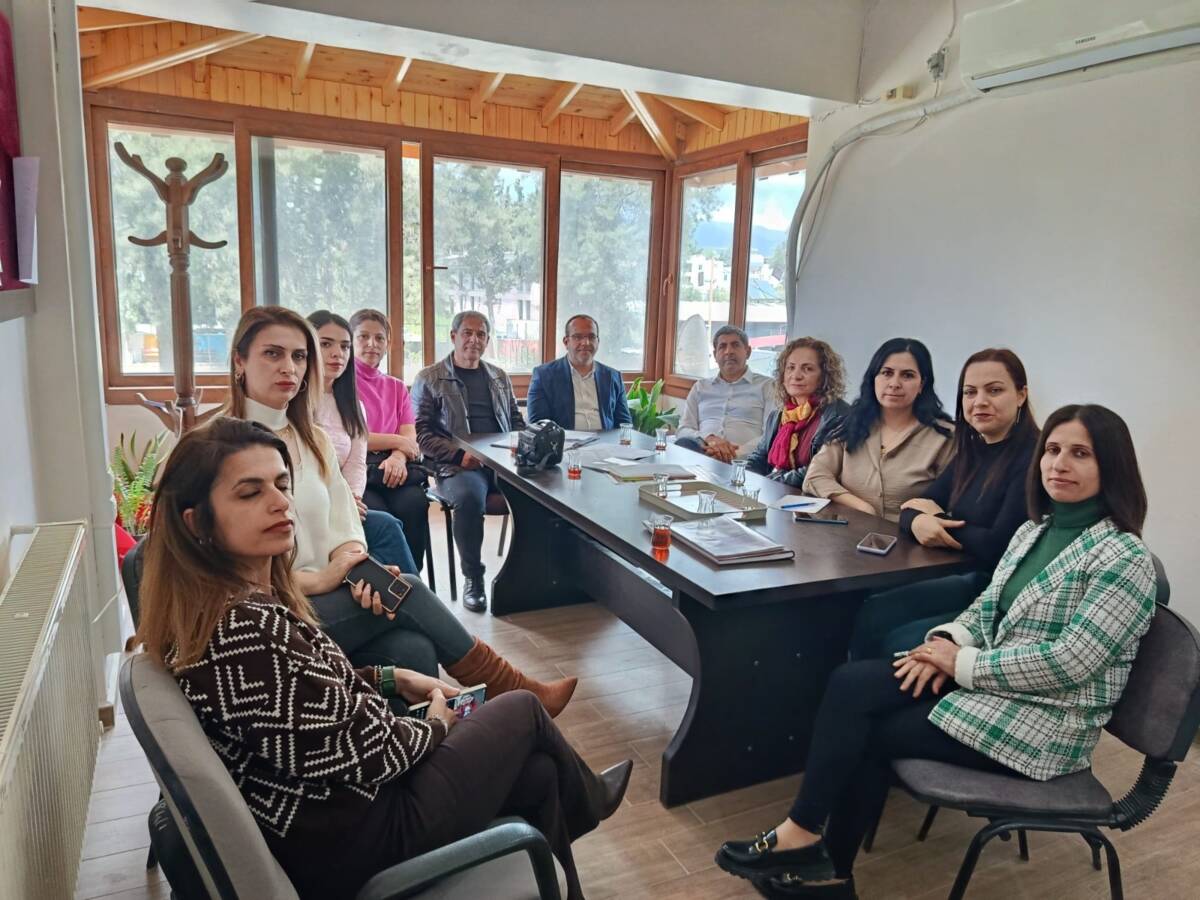 Hatay’ın Samandağ ilçesinde görev yapan öğretmenler, ilçenin acil olarak Fen