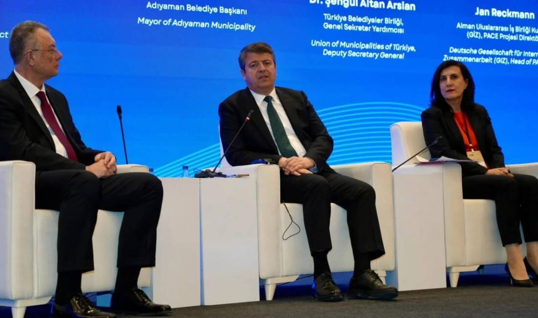 Adıyaman Belediye Başkanı Abdurrahman Tutdere, Hatay’da düzenlenen Yerel Yönetimler Konferansı’nda