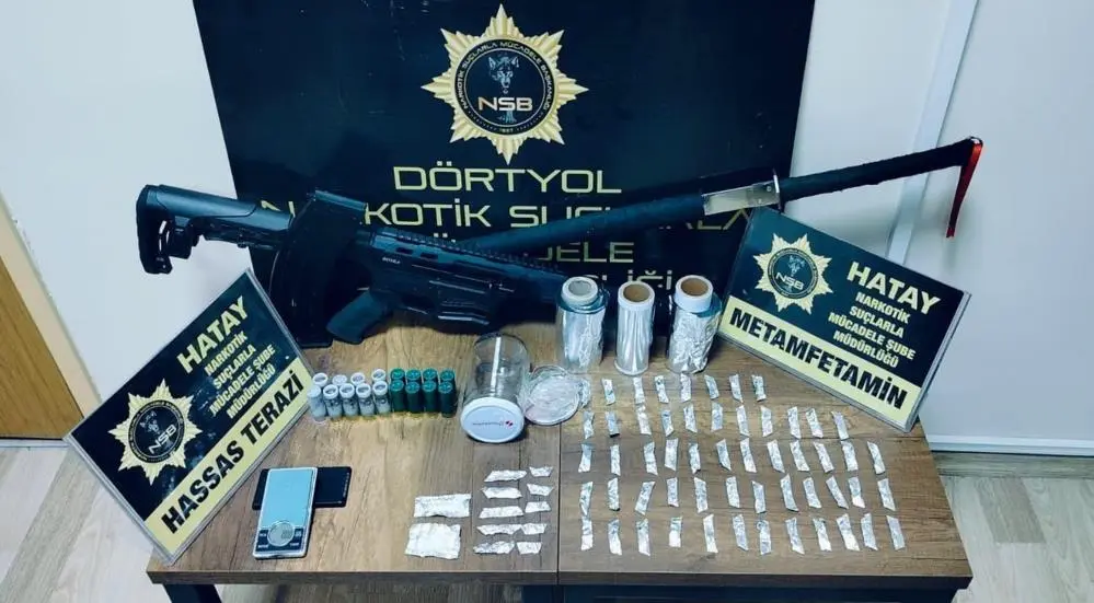 Hatay’ın Dörtyol ilçesinde uyuşturucu satıcılarına yönelik düzenlenen operasyonda gözaltına alınan