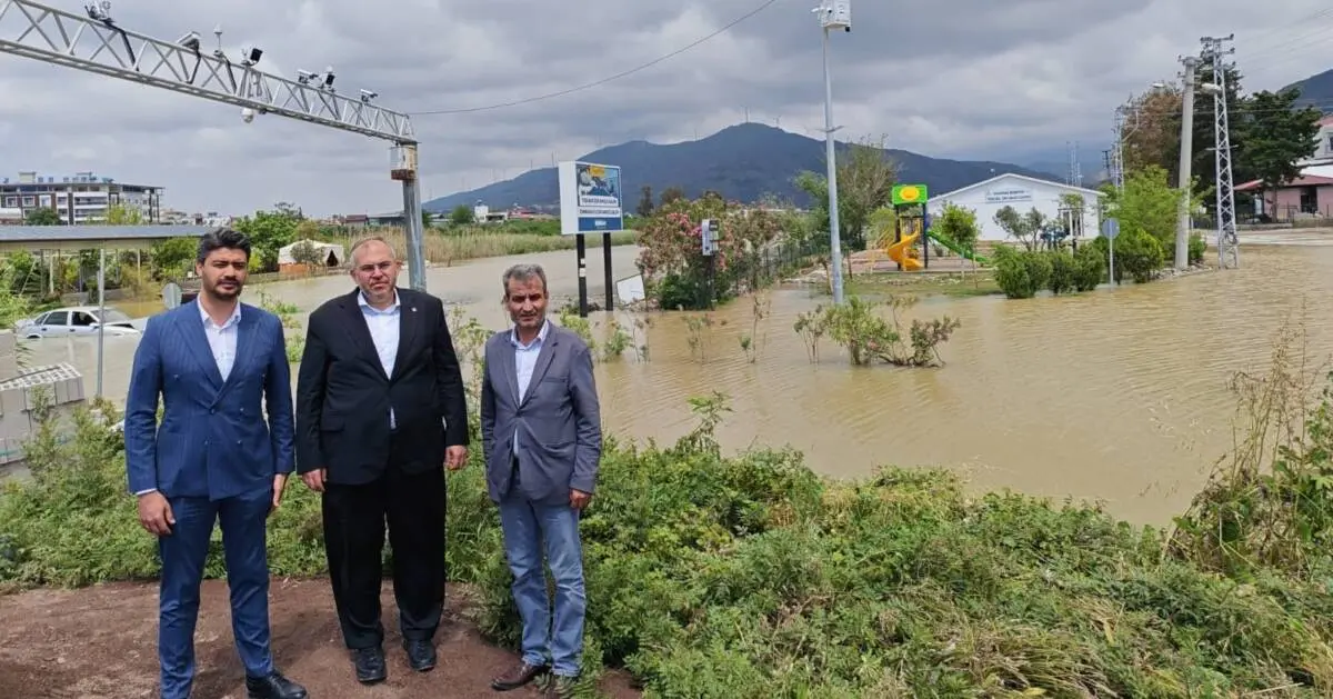 Saadet Partisi Hatay Milletvekili Doç. Dr. Necmettin Çalışkan, beraberindeki heyetle