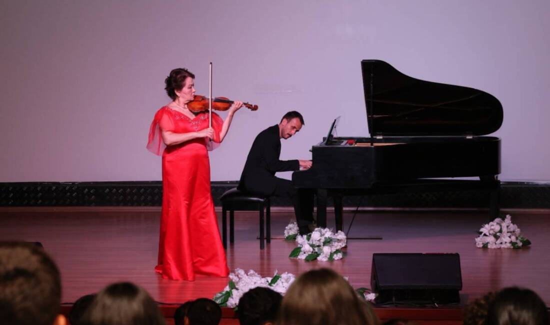 Hatay Mustafa Kemal Üniversitesi Atatürk Konferans Salonu’nda düzenlenen klasik müzik