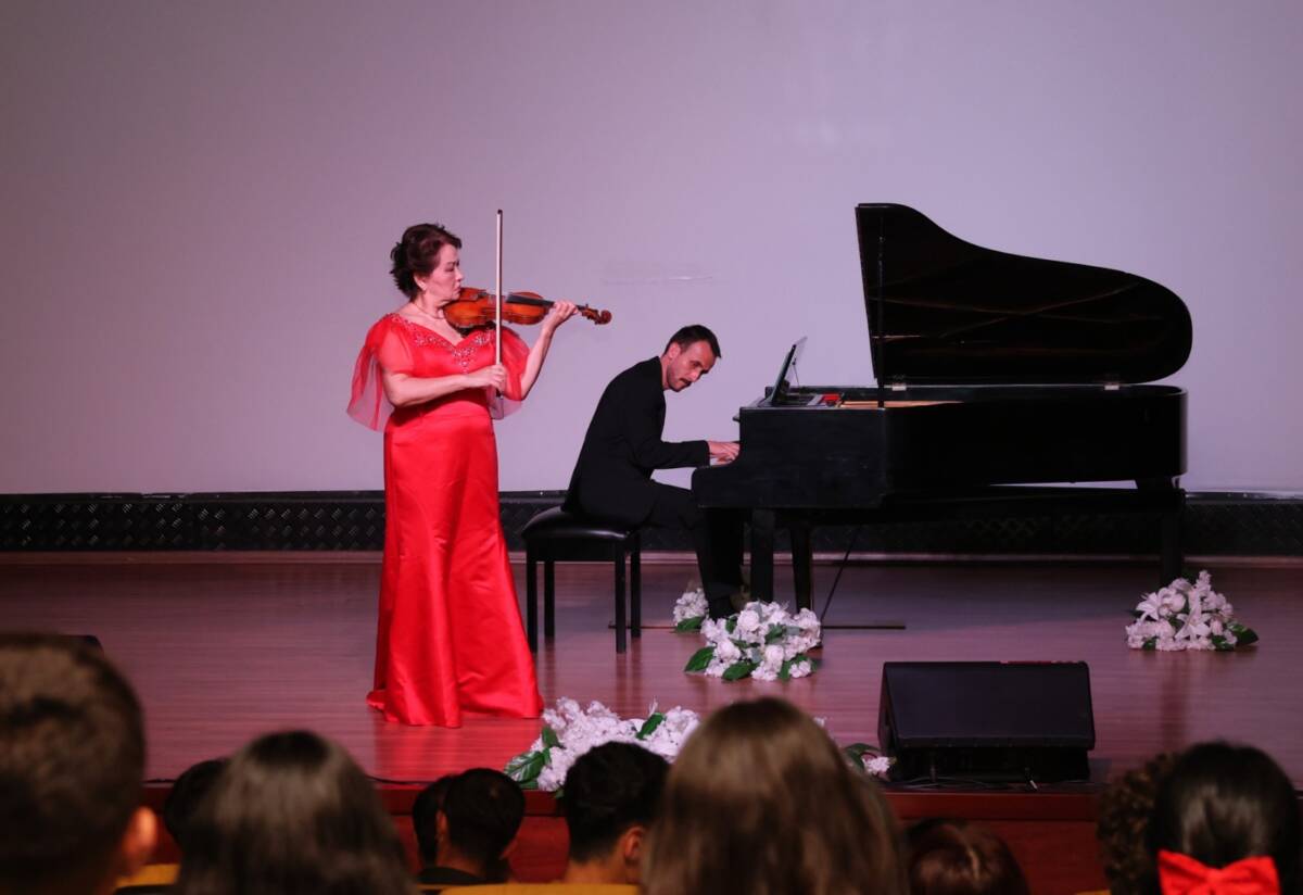 Hatay Mustafa Kemal Üniversitesi Atatürk Konferans Salonu’nda düzenlenen klasik müzik