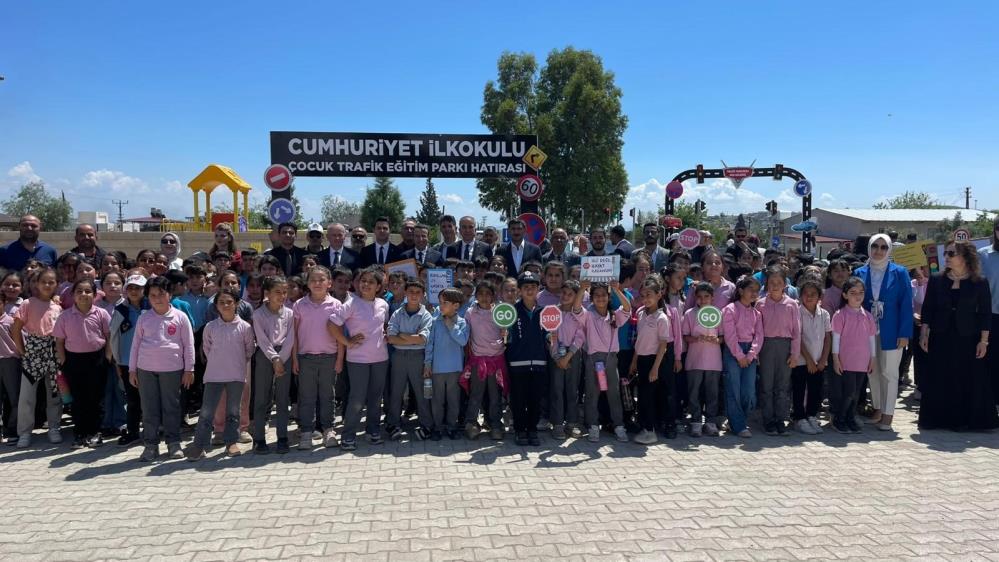 Hatay’ın Kırıkhan ilçesinde Cumhuriyet İlkokulu bahçesinde kurulan Trafik Eğitim ve