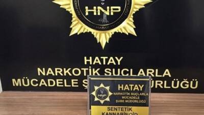 Hatay’ın Kırıkhan ilçesinde polis ekiplerince durdurulan araçta sentetik uyuşturucu ele