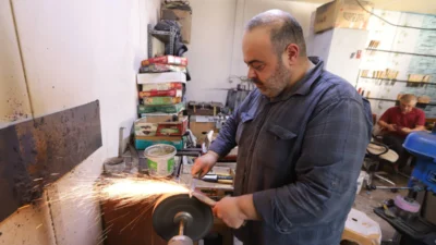 Hatay’ın merkez Antakya ilçesinde yaklaşan Kurban Bayramı öncesinde bıçak bileyicileri