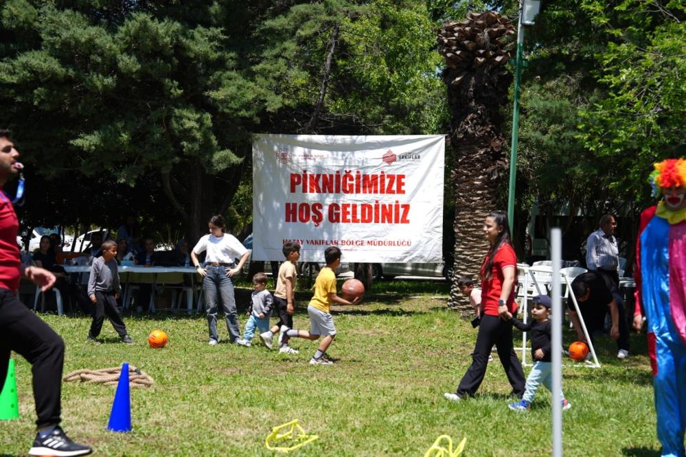 Antakya’da vakıflar çocukların yüzünü güldürdü