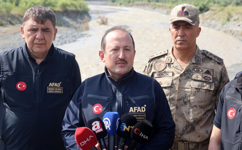 Hatay’da meteorolojinin günler öncesinden yaptığı şiddetli yağış uyarısının ardından etkili