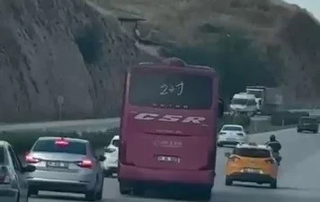 Antakya–İskenderun karayolu Ovakent mevkisinde seyir halinde olan bir yolcu otobüsünün
