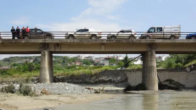 Hatay’ın Samandağ ilçesinde sağanak yağışın yol açtığı köprü çökmesinde 19