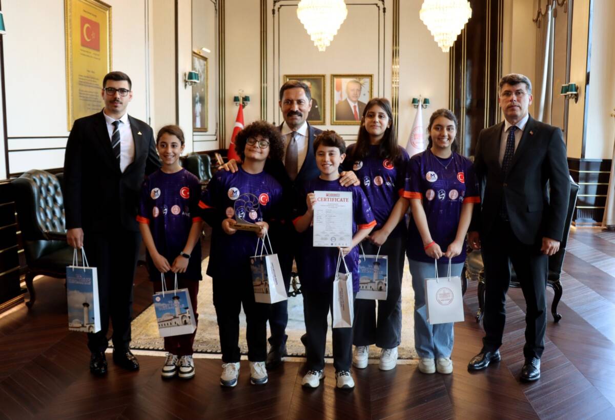 Hataylı ortaokul öğrencileri, Fibonacci Robot Olimpiyatları’nda elde ettikleri birincilikle İtalya’nın