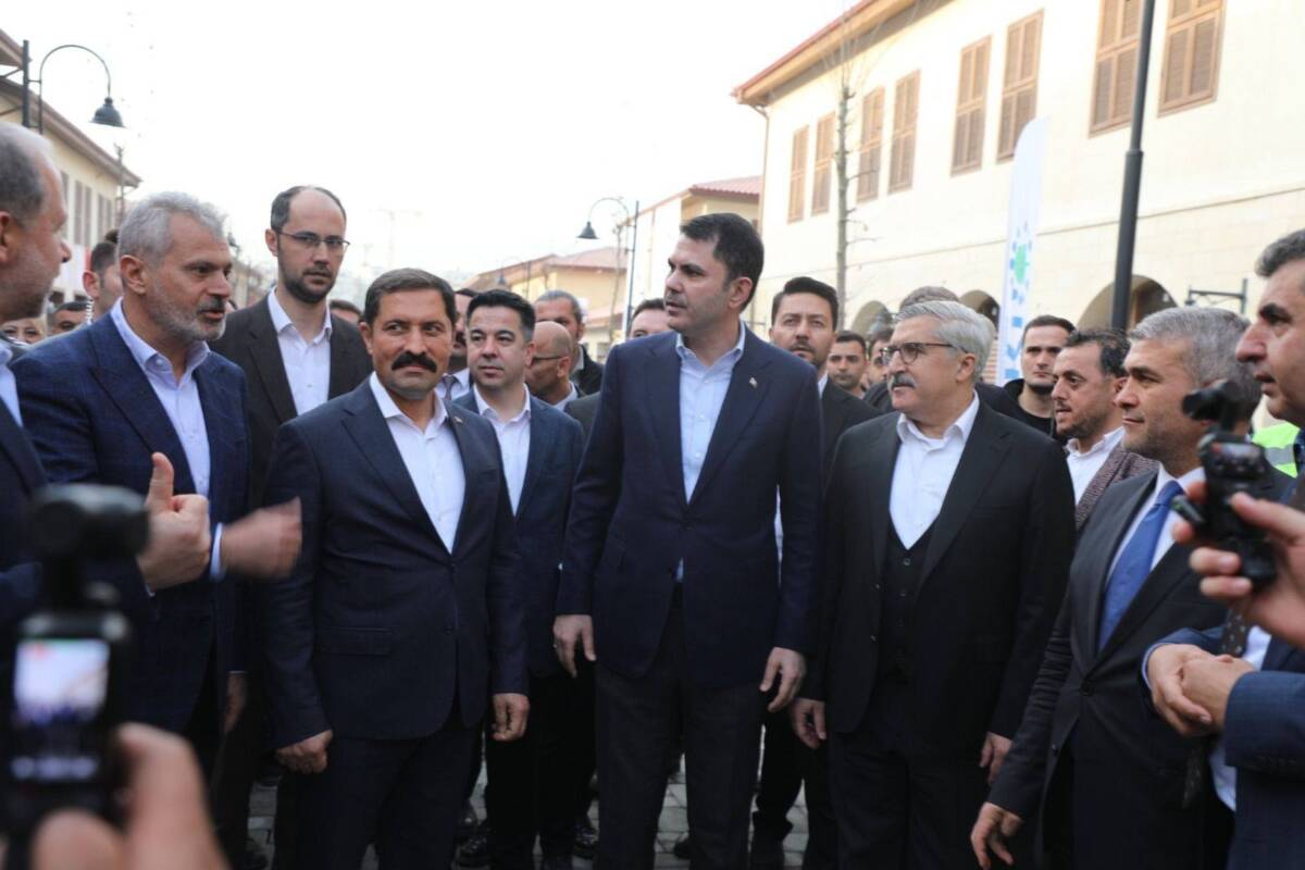 Murat Kurum, bugün akşam saatlerinde Hatay’a geldi. Havalimanında vali ve