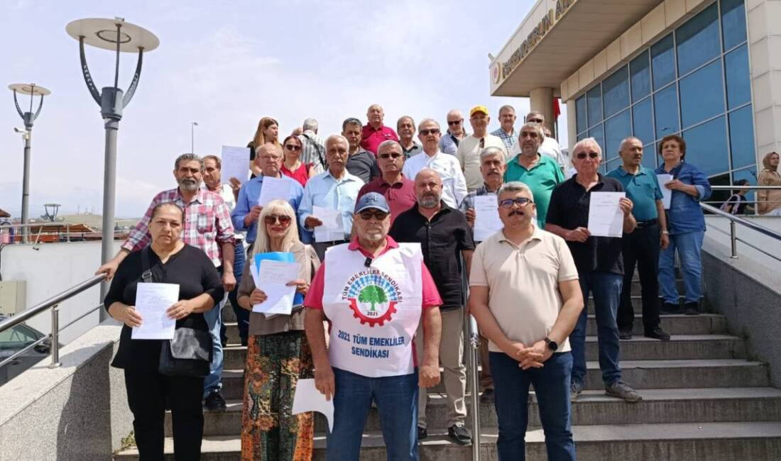 Hatay’ın İskenderun ilçesinde 2021 Tüm Emekliler Sendikası üyeleri, memur emeklilerine
