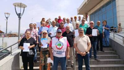 Hatay’ın İskenderun ilçesinde 2021 Tüm Emekliler Sendikası üyeleri, memur emeklilerine