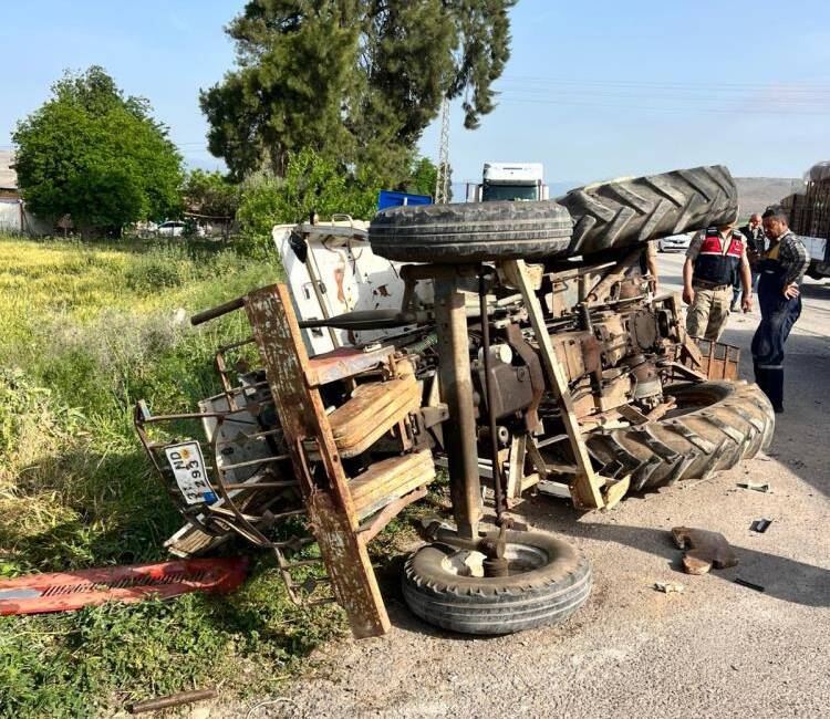 Hatay’ın Kırıkhan ilçesinde meydana gelen trafik kazasında, tırın çarptığı traktörün