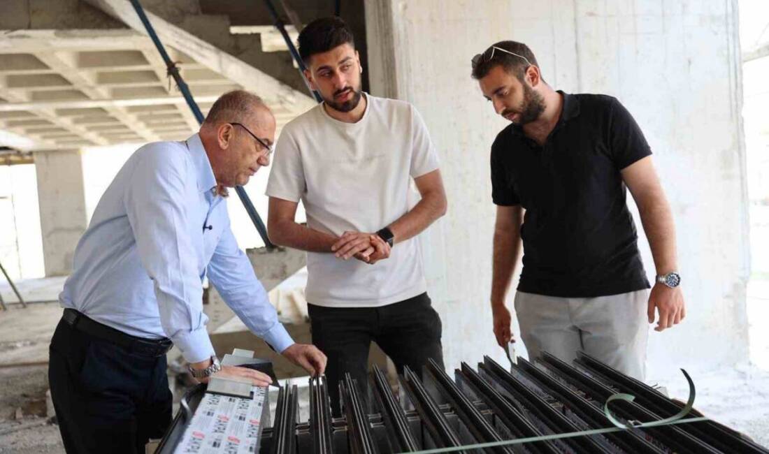 Çalışmalar hakkında teknik ekiplerden bilgi alan Başkan Yapar, Akasya Mahallesi’nde