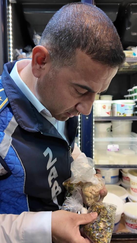 Hatay’ın Dörtyol ilçesinde zabıta ekipleri tarafından gerçekleştirilen denetimlerde, son kullanma