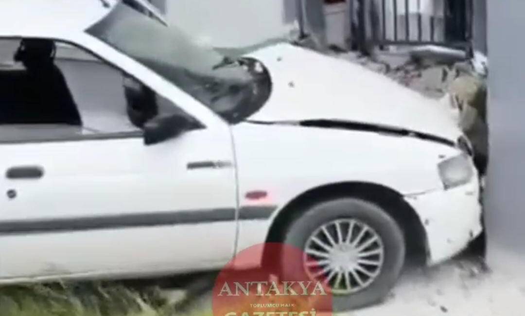 Antakya’nın Dikmece Mahallesi’nde bulunan TOKİ konutlarında meydana gelen trafik kazası