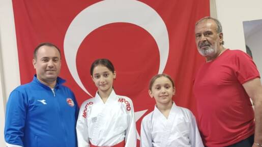 Antakya Belediyesi karate takımının sporcuları Ayşe İrem Kara ve Elif