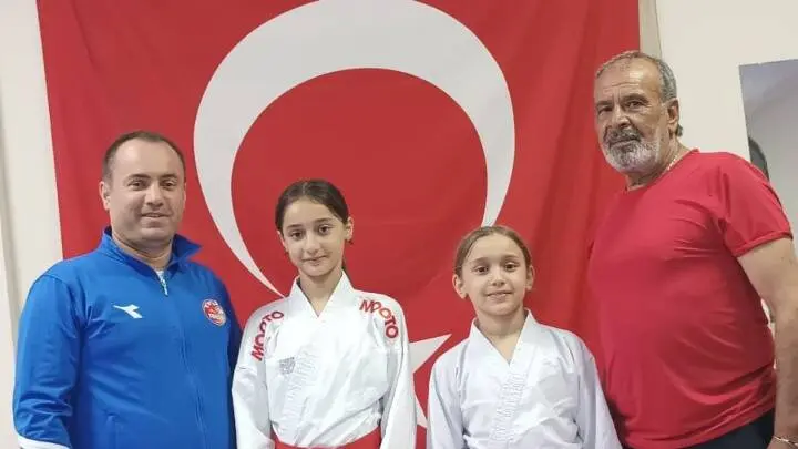 Antakya Belediyesi karate takımının sporcuları Ayşe İrem Kara ve Elif