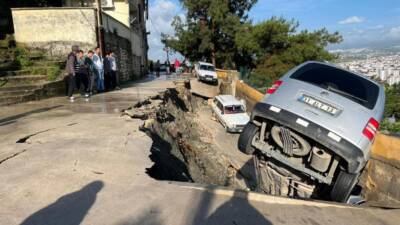 Hatay’da etkili olan sağanak yağış hayatı olumsuz etkiledi. Meteoroloji’nin günler