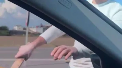 Hatay’da trafikte yaşanan yol verme tartışması, ailece seyahat eden sürücünün