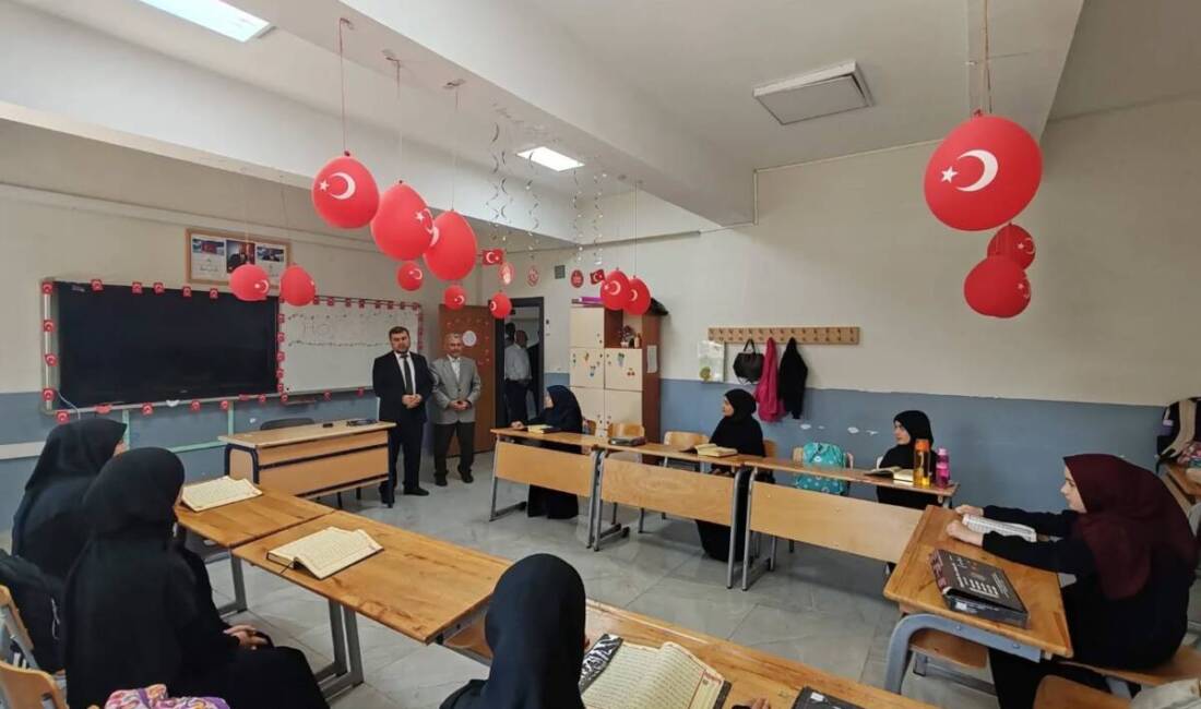 Hatay İl Müftüsü Necati Şafak, Hassa ilçesinde yürütülen eğitim faaliyetlerini