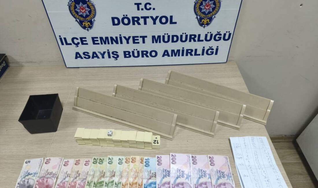Hatay’ın Dörtyol ilçesinde gerçekleştirilen denetimlerde kumar oynadığı tespit edilen 2